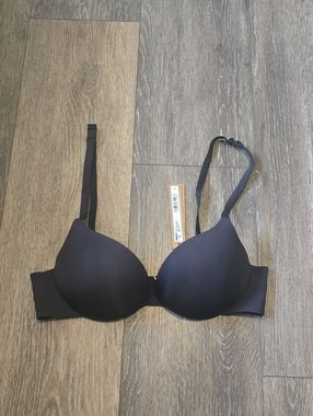 SKIMS Kim Kardashian Women's 32B Ultimate Push Up Plunge Bra New w/ Tags!